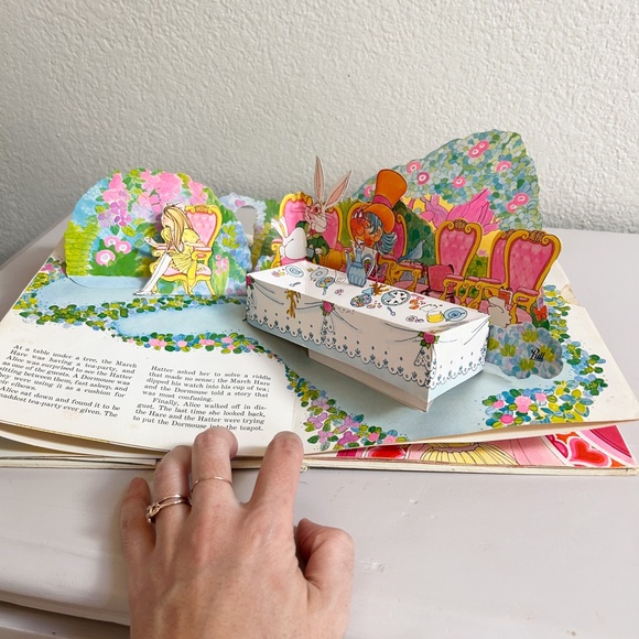 Rare vintage Alice in Wonderland: A Pop-Up Classic Hardcover book 1st edition - Picture 8 of 16